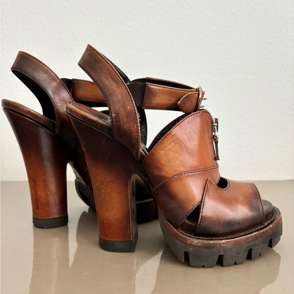 Prada
Monolith leather platform sandals - Picture 4 of 7